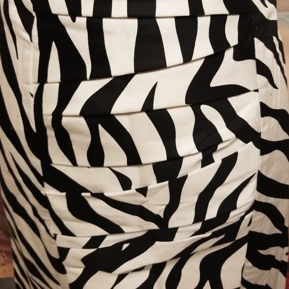 Sunny leigh petite animal print skirt - Picture 3 of 7